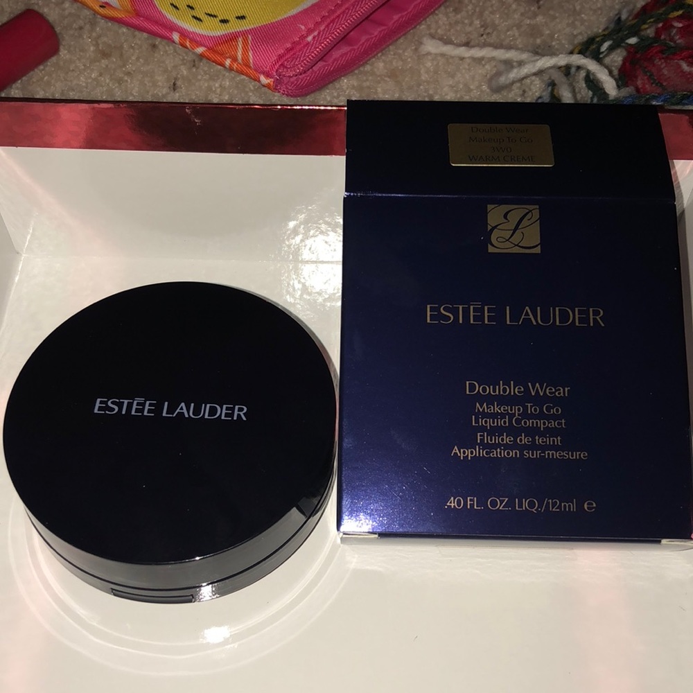 Estée Lauder liquid compact